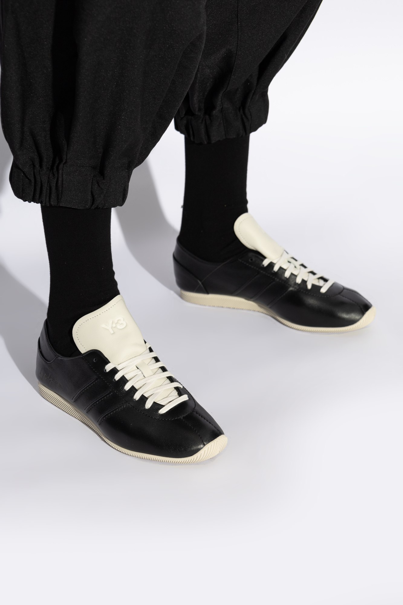 スニーカー Y-3 Woman Sneakers Black JQ4977 TALC/BLACK Y-3 ワイスリー STAN SMITH スタンスミス レザースニーカー